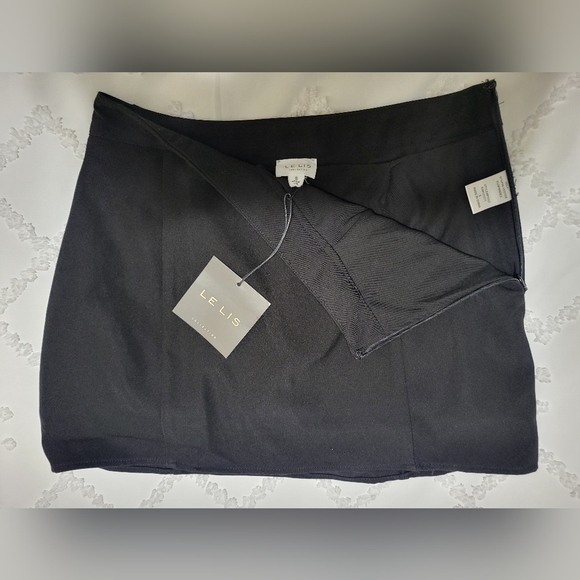 Le Lis Black super cute side zip skort size small NWT!!! From vici - Picture 3 of 7